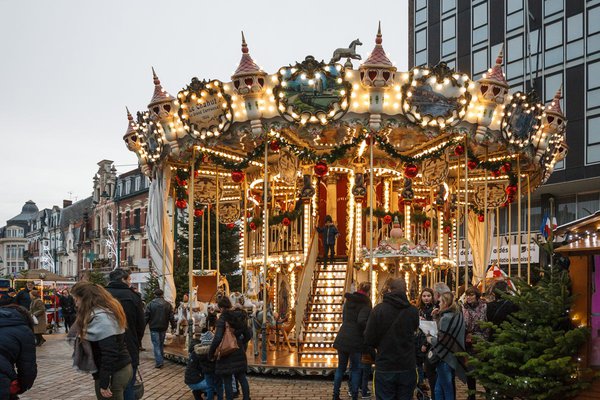 carousel-noel-lens.jpg